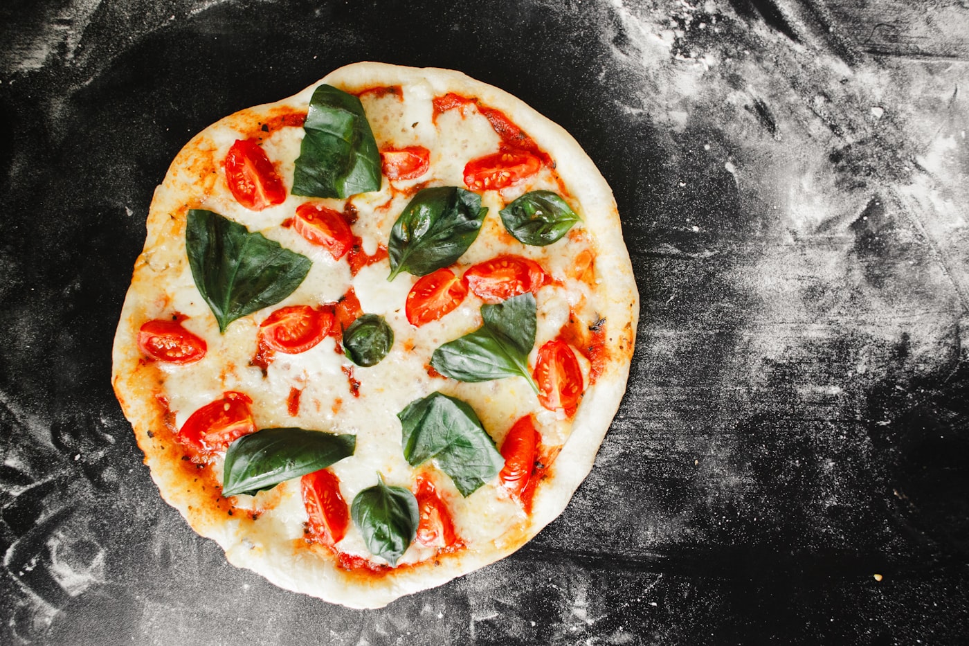 Pâte à pizza façonnée à la main, fermentation 72 h